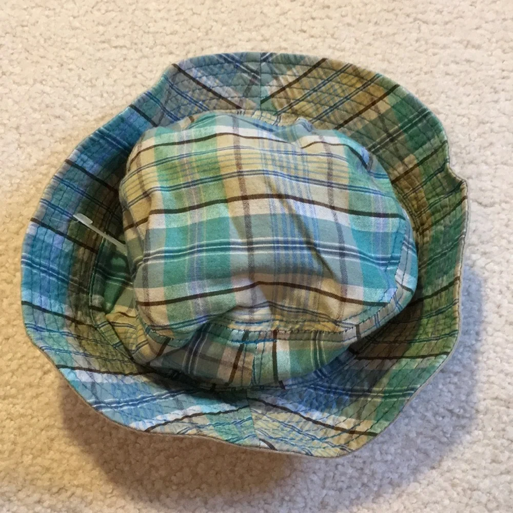 Tommy Hilfiger reversible brimmed